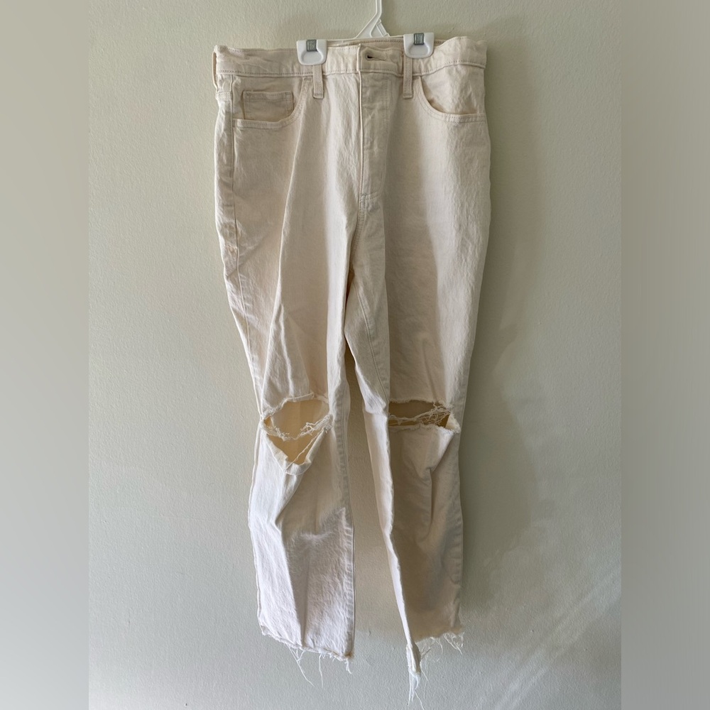 Universal Thread Women’s Cream Distressed Jeans
